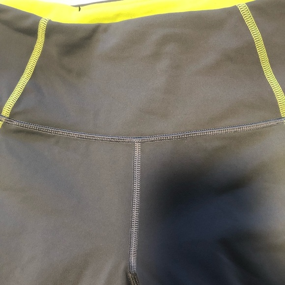 Victoria’s Secret Small Sport Crop Yoga Skinny Capri lime green mesh - Picture 7 of 8